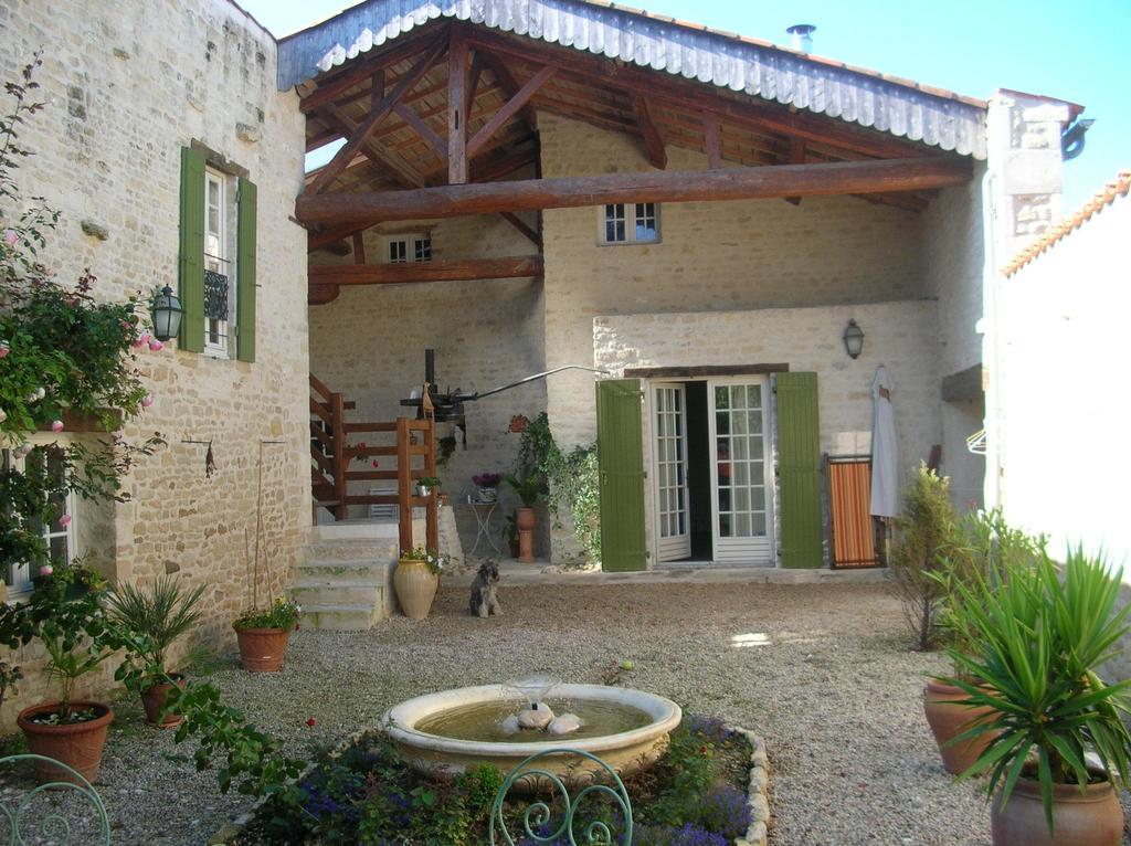 Les Jardins Saint Leonard Hotel Thairé Exterior foto
