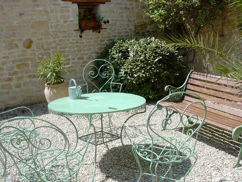 Les Jardins Saint Leonard Hotel Thairé Exterior foto