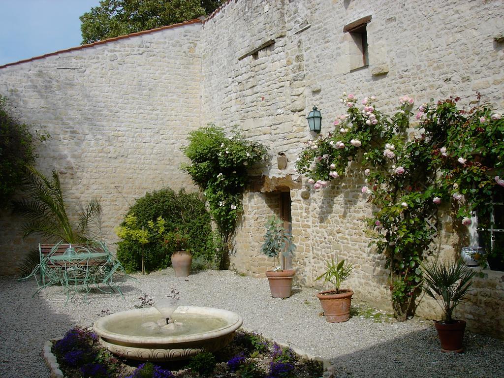 Les Jardins Saint Leonard Hotel Thairé Exterior foto